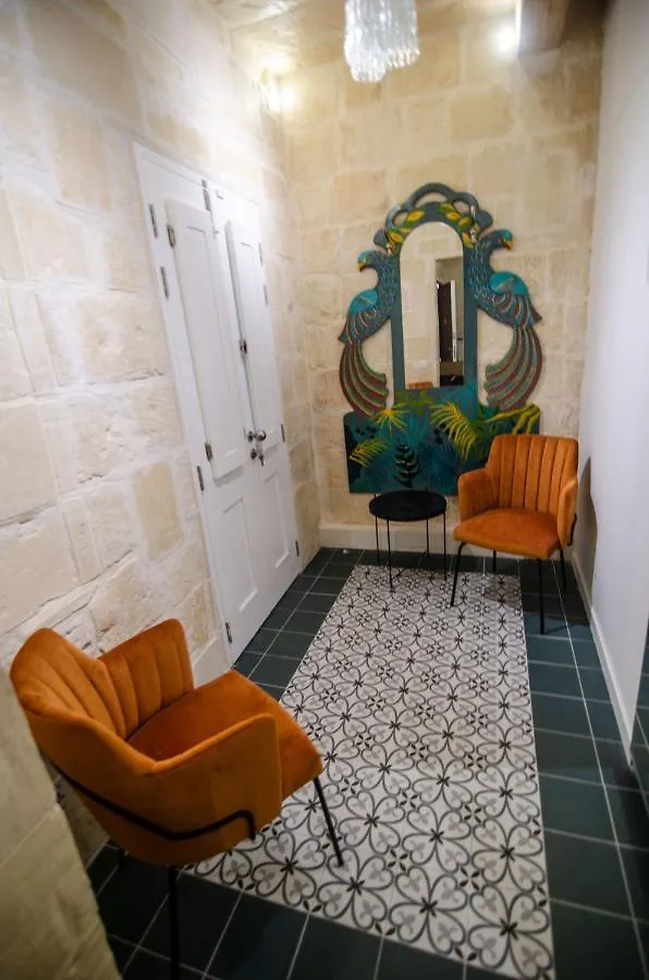 Senglea Suites 0*,